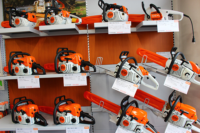 チェンブレーキ搭載のチェンソー