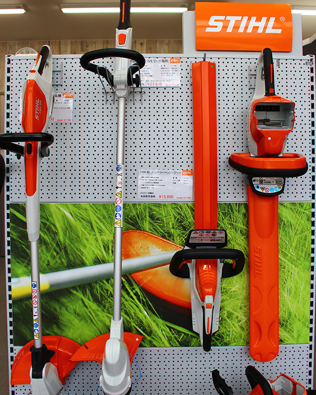 庭や生垣の手入れに便利な刈払機とヘッジトリマー